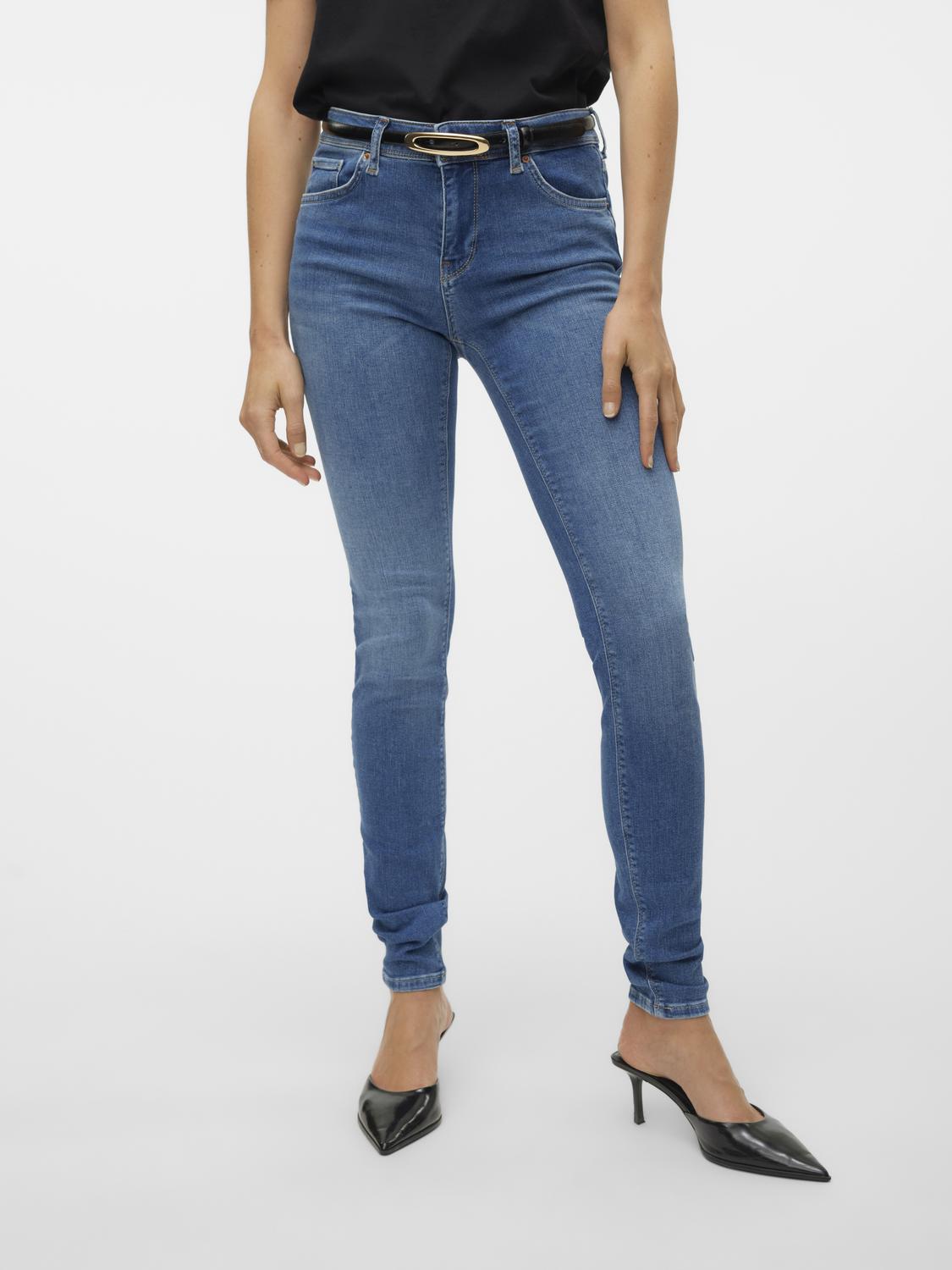 model_shot-front